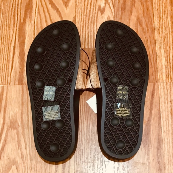 Express Vici Women Metallic Glitter Band Sandals - Picture 2 of 2